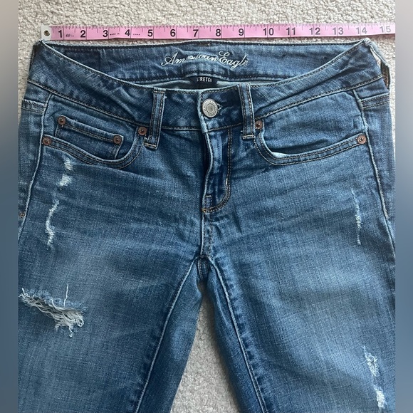 Pre-loved American Eagle Distressed Jeans, Straight, Size 2 - Picture 3 of 11